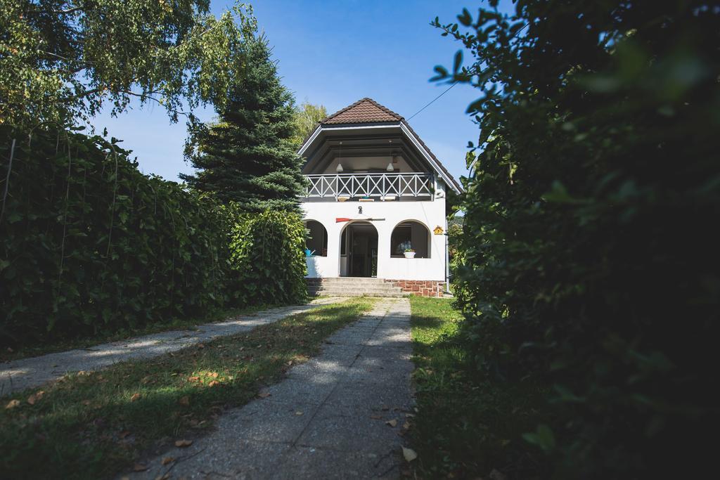 Вілла Csonakos Haz / The Boat House Badacsonyors Екстер'єр фото